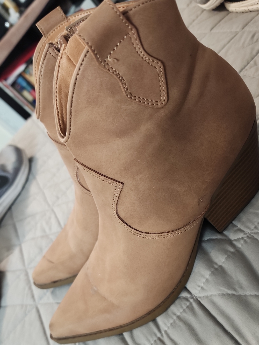 Women's Tan Nubuck Western Ankle Boots